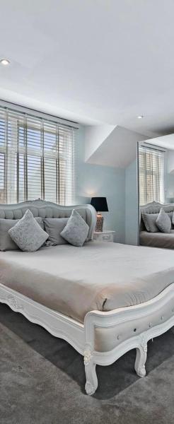 Hampstead Opulence Apartment - Luxurious Split Level Property